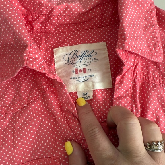DAVID BITTON BUFFALO Pink Coral White Polka Dot Shirt Casual Button Up Fitted S - Picture 1 of 5